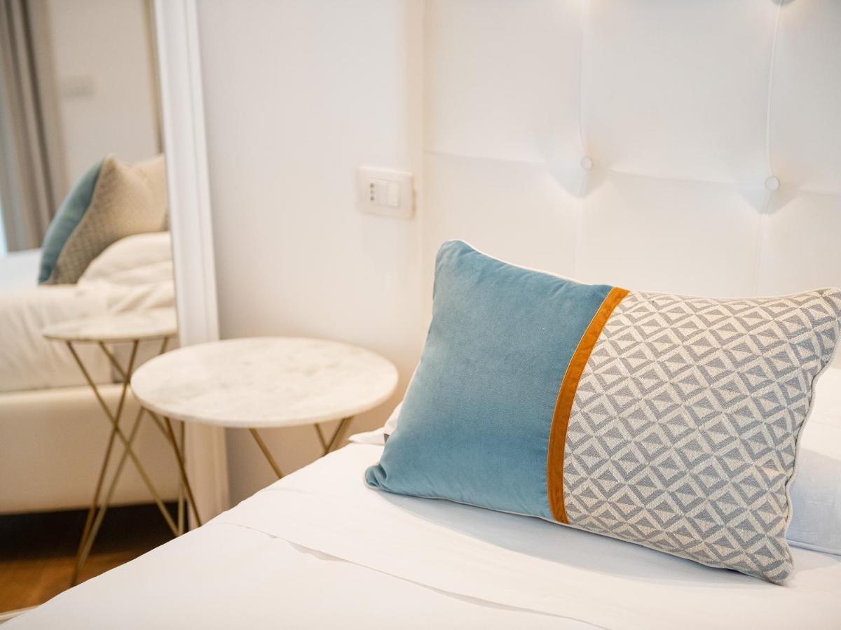 Pley Boutique Del Centro Hotel Cagliari Ngoại thất bức ảnh