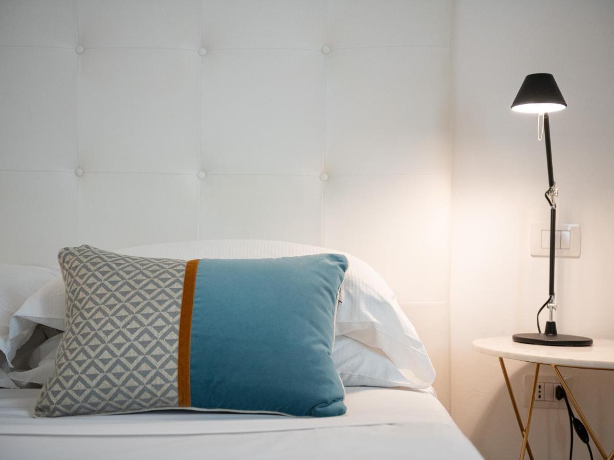 Pley Boutique Del Centro Hotel Cagliari Ngoại thất bức ảnh