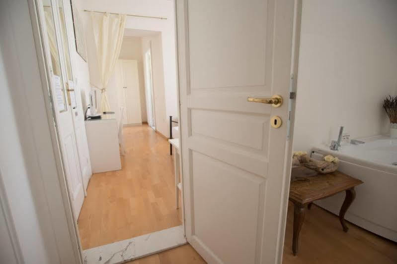 Pley Boutique Del Centro Hotel Cagliari Ngoại thất bức ảnh